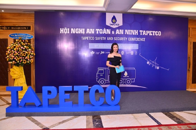 thi-cong-backdrop-tron-goi